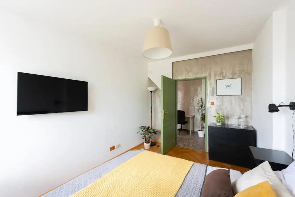 Huge 5-bedrooms Near Castle * Prag