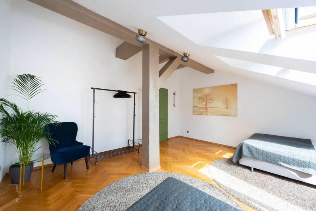 Huge 5-bedrooms Near Castle Lägenhet Prag