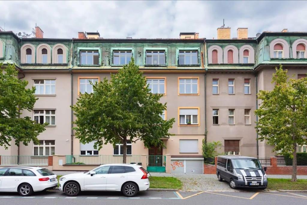 Huge 5-bedrooms Near Castle