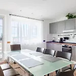 Huge 5-Bedrooms Apartment Near Prague Castle