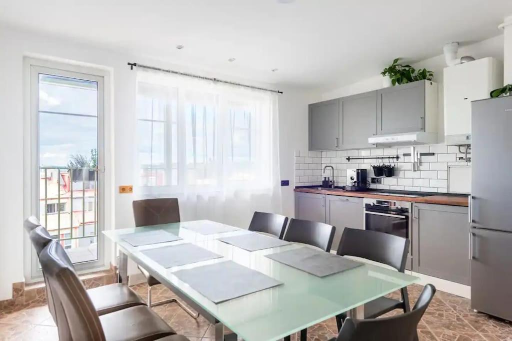 Apartment Huge 5-bedrooms Near Castle