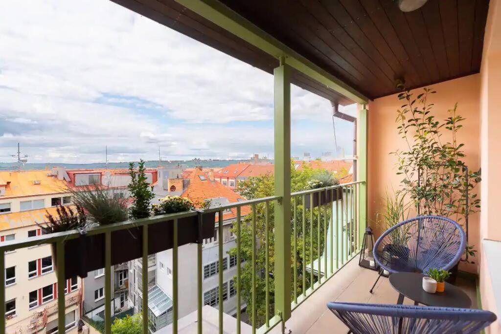 Apartment Huge 5-bedrooms Near Castle