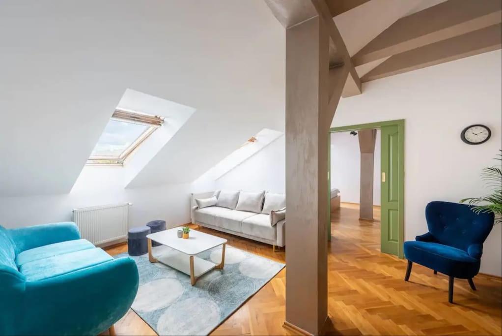 Apartment Huge 5-bedrooms Near Castle