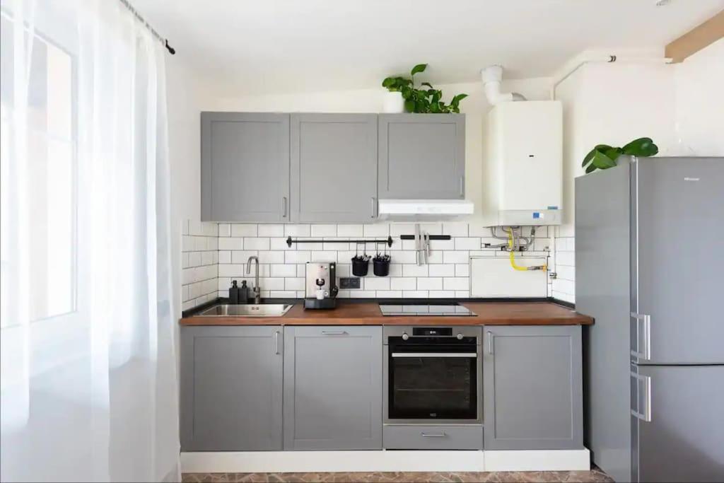 Huge 5-bedrooms Near Castle Prag